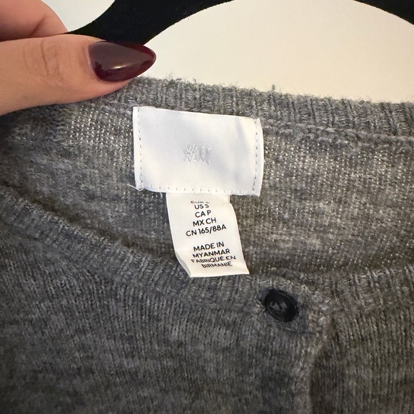 H&M Gray Women's Sweater - Picture 3 of 3